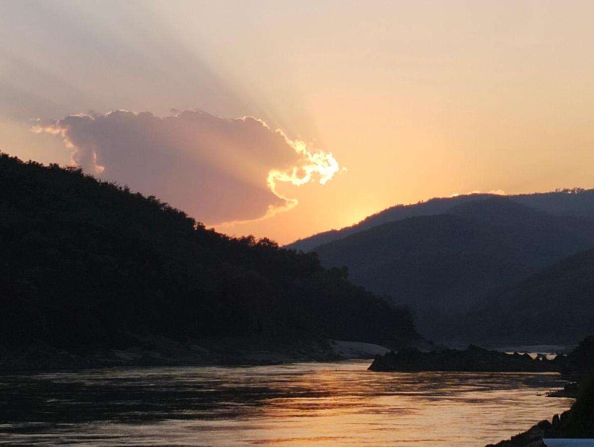 Villa Mekong Guesthouse Muang Pakbèng Dış mekan fotoğraf